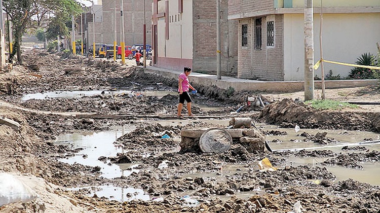 Denuncian abandono de obra de pistas y veredas desde hace 2 meses en Piura