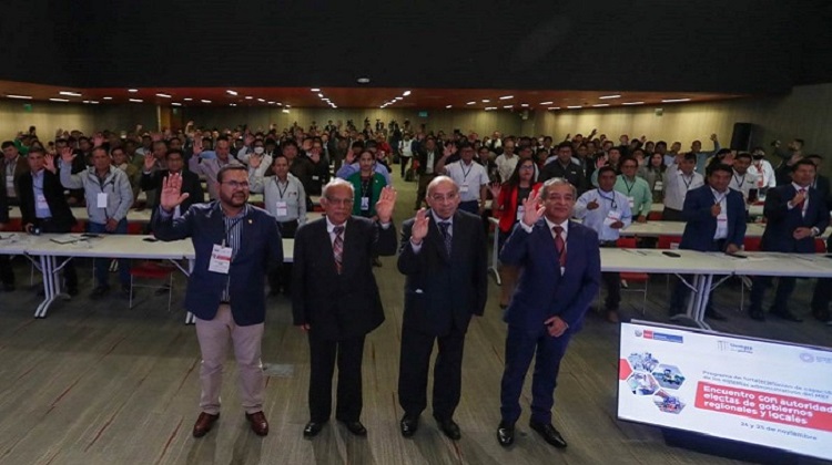 Gobierno pide a autoridades locales y regionales concluir obras pendientes