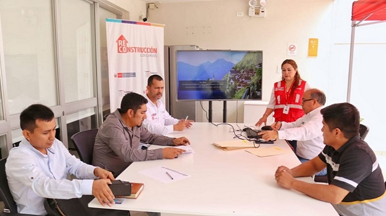 Reconstrucción con Cambios impulsa obras de saneamiento y pistas en 40 municipios de Piura