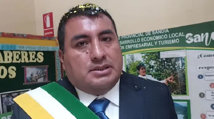 Sandia: alcalde desmiente presunta sobrevaloración y direccionamiento en construcción de estadio