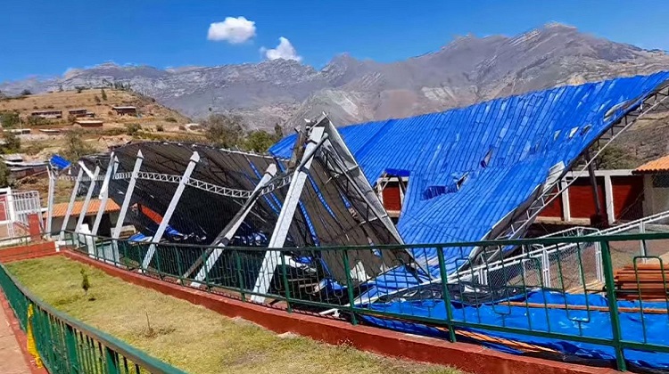 Áncash: techo de complejo deportivo inaugurado hace menos de 2 años colapsó tras granizada