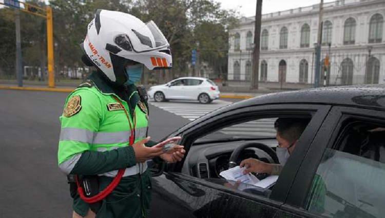 Mininter favoreció a postor con compra de cascos valorizados en cerca de S/4 millones