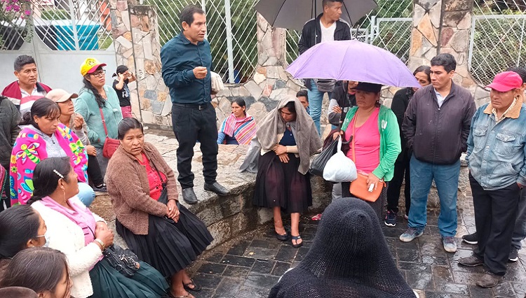 Huánuco: Reclaman carpetas para colegio Hermilio Valdizán