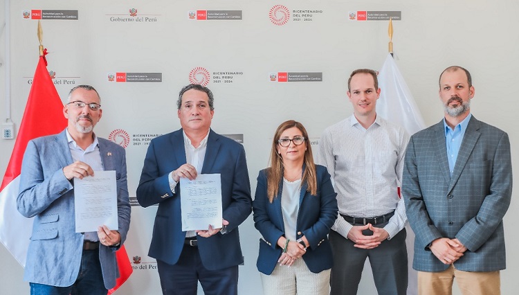 Autoridad para la Reconstrucción con Cambios firma contrato que beneficia a más de 1000 estudiantes en Piura