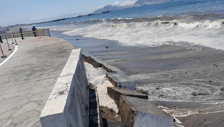 Chimbote: vecinos denuncian que obra de la costanera se cae a pedazos