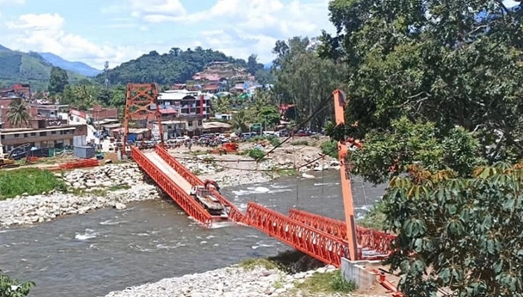 Junín: un trabajador herido de gravedad deja el colapso de puente sobre el río Satipo