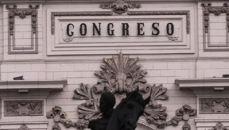 Congreso gasta más de S/ 2.5 millones en alfombras, estacionamientos, TV y pantallas gigantes