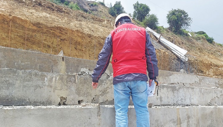 Advierten mala ejecución de tribunas del estadio municipal de Chaglla en Pachitea
