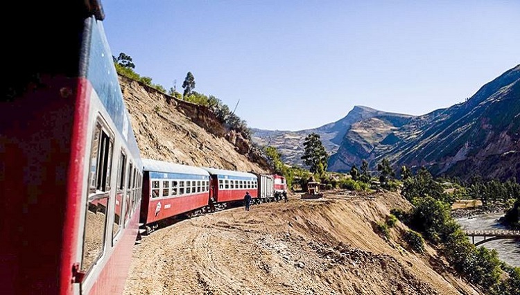 Convocan a concurso para ferrocarril Huancayo-Huancavelica por 250 millones de dólares