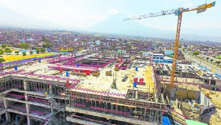 Arequipa: Rescindirían contrato del hospital Maritza Campos por poco avance en la construcción