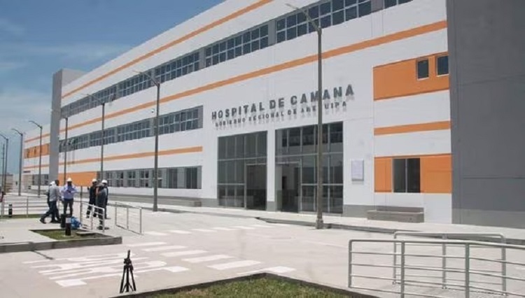 Arequipa: Se llevan fierros y cementos del nuevo hospital de Camaná
