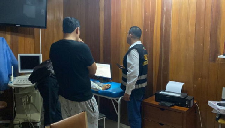 Allanan viviendas de exfuncionarios de la Municipalidad de El Alto acusados de corrupción en Piura