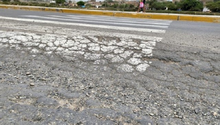 Asfaltado de Av. Gonzalo Ugás Está Muy Deteriorado a 2 Años de Ejecución