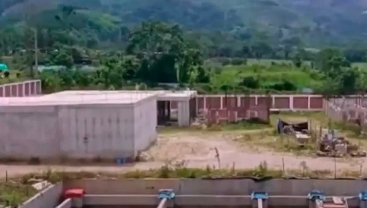 Junín: Hospital Higa Arakaki continúa paralizado y denuncian que obra se construye en terreno fangoso
