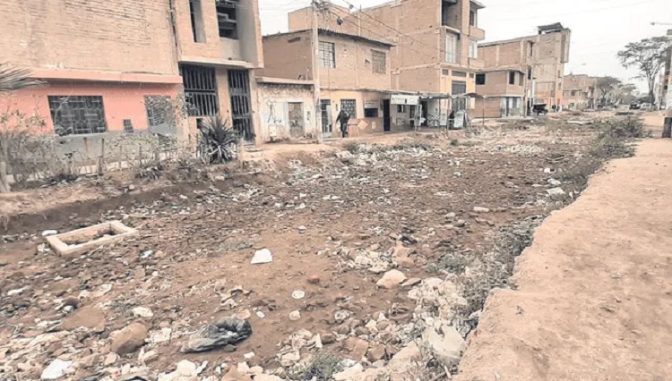 Obra paralizada de S/5 millones es un riesgo para vecinos de JLO