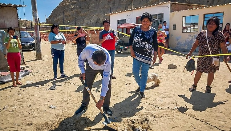 Talara: según alcalde provincial obra en AH Las Peñitas se retrasó por invasión del área de construcción