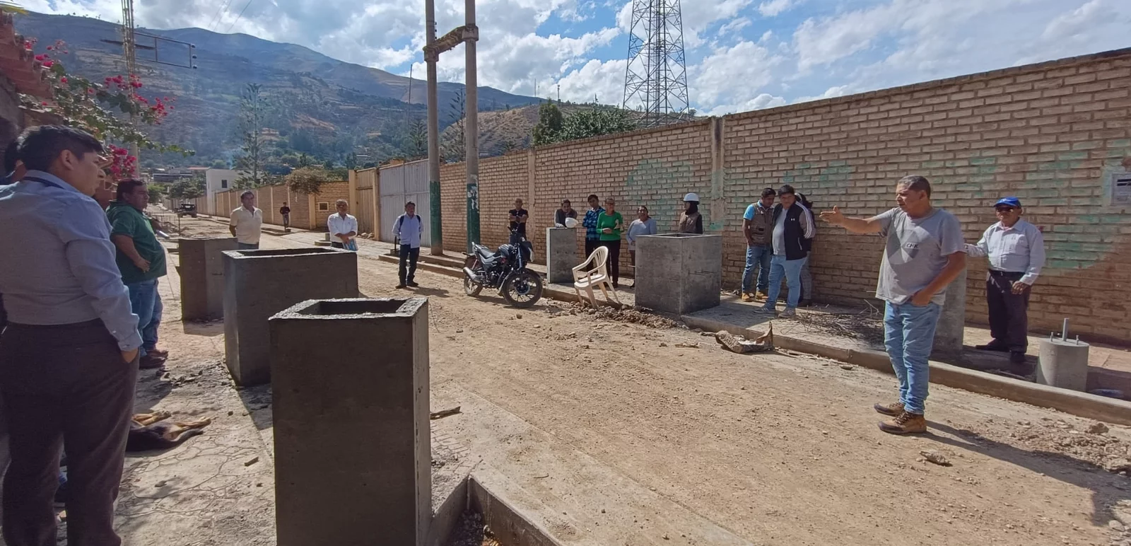 Detectan varias irregularidades en obra de pistas y veredas de Tomay Kichwa