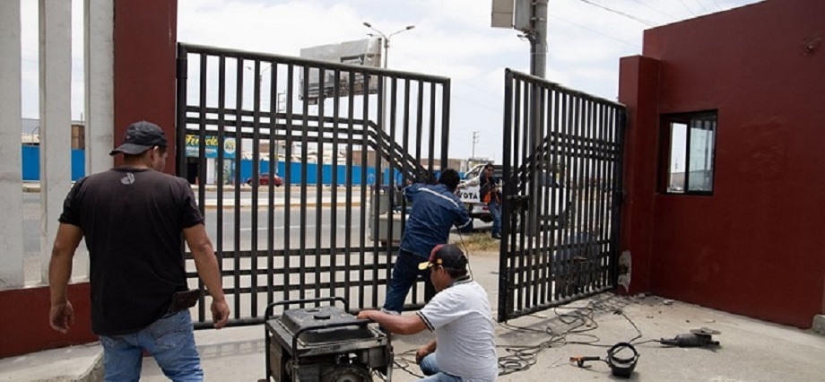 Estadio Centenario: portón se descolgó a pocos meses de culminarse obra de mejoramiento