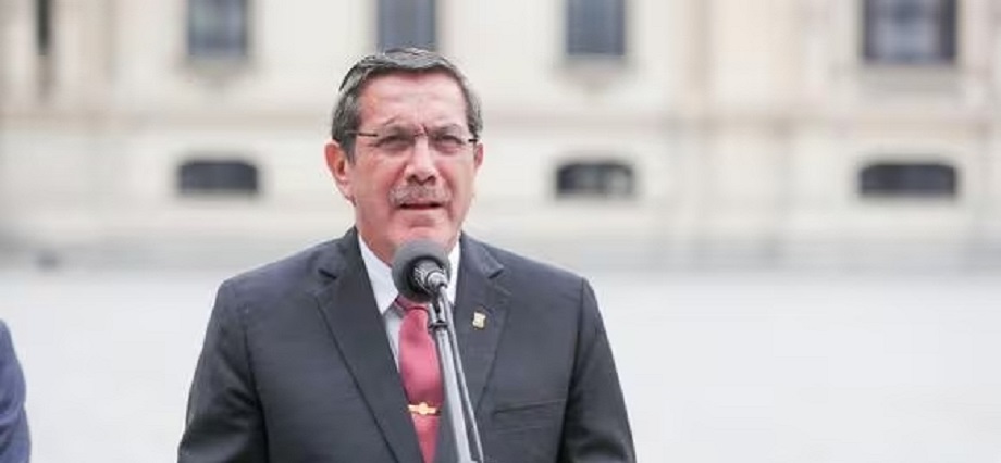 Ministro de Defensa niega sobrevaloración en compra de 10 mil fusiles