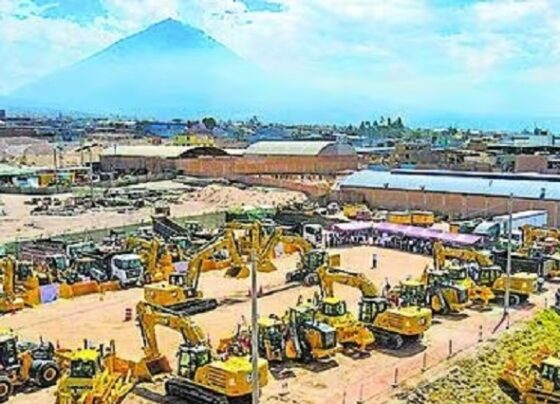 Gobierno Regional de Arequipa presentó maquinaria antes de firmar contrato
