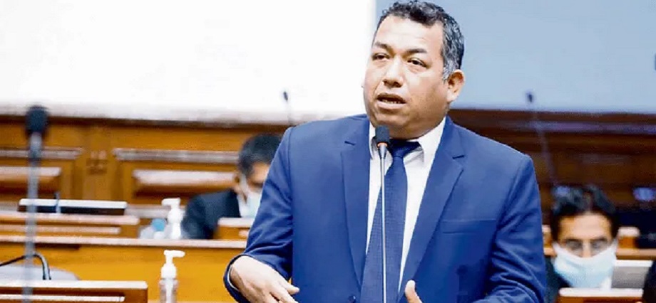 Acción Popular presenta proyecto para flexibilizar impedimento de contratación de familiares en el Estado