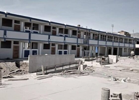 Obras en sector educativo de Camaná con avances lentos