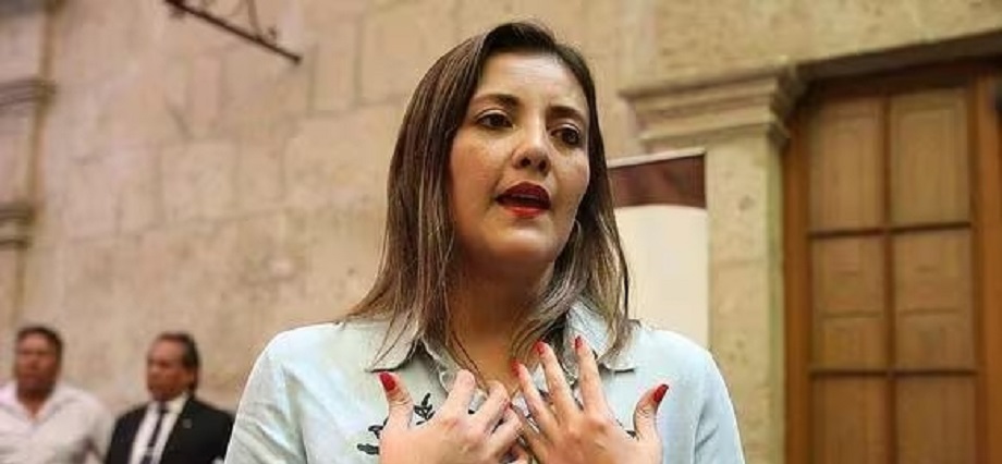Arequipa: Exgobernadora no podrá salir del país por 36 meses