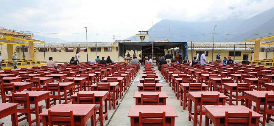 El Gorehco declaró desierto procesos de adquisición de mobiliario escolar por S/14 millones