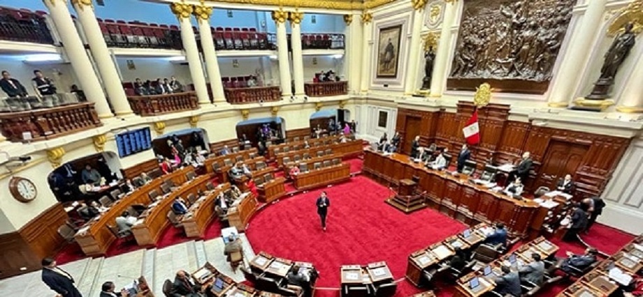 Congreso propone iniciativa legislativa para limitar fondos públicos para consultorías