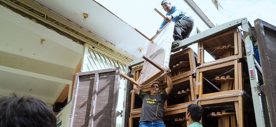 Otra vez licitan compra de carpetas y sillas para escolares