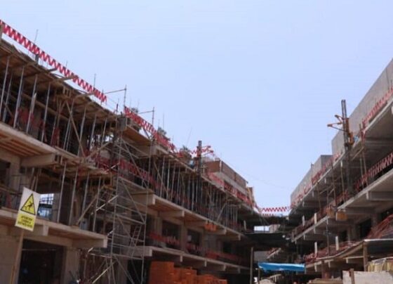 Paralización del Colegio Bouroncle retrasaría reconstrucción del Colegio Arequipa