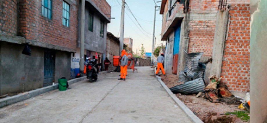 Ayacucho: Denuncian uso de cemento en mal estado en obra de pistas y veredas
