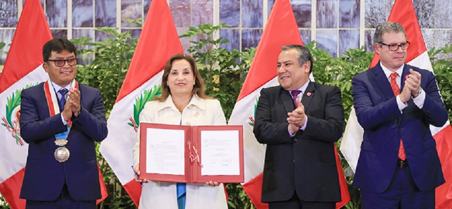 Gobierno invertirá más de 500 millones de soles en la construcción de seis Escuelas Bicentenario en Puno