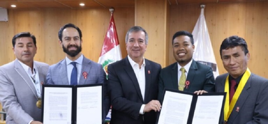 MTC suscribe adenda para ejecutar 21 nuevas obras en la carretera de Lima a Ica