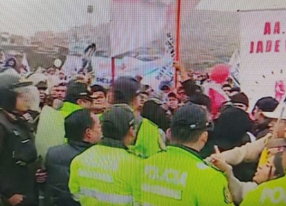 Callao: vecinos de Mi Perú bloquean sector de av. Néstor Gambetta