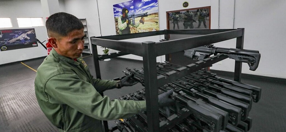 Contraloría: Incumplen entrega de 10 mil fusiles para el Ejército