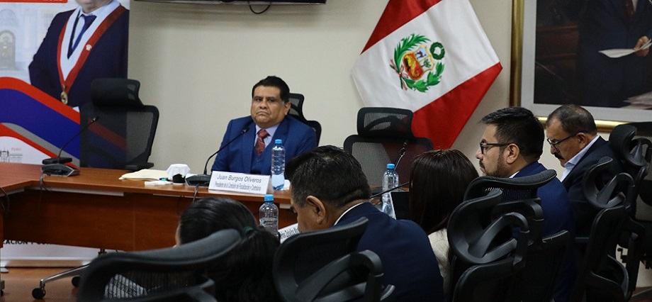 Ante Comisión de Fiscalización y Contraloría denuncian corrupción e ineficiencia en EsSalud