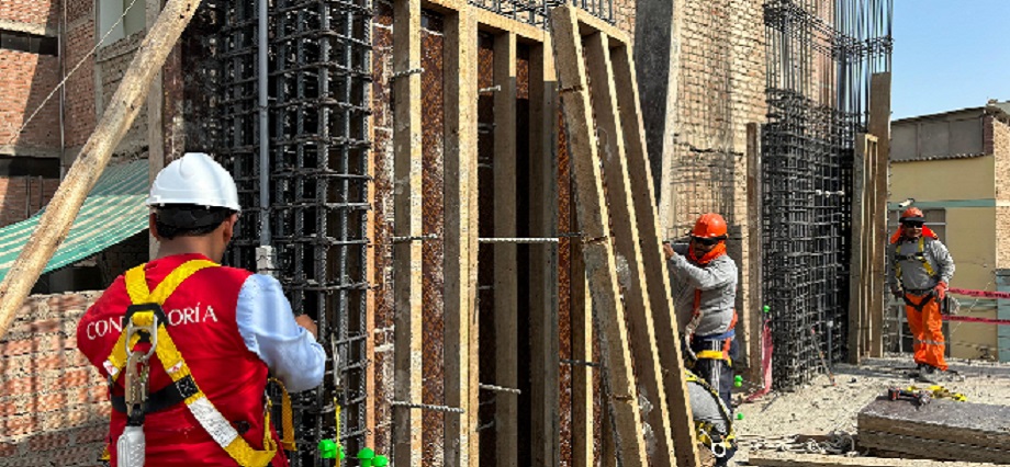 Riesgos de pagos en exceso y deficiencias técnicas en obra educativa de S/ 15 millones en Chiclayo