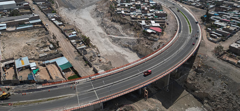 Cuestionan inauguración de obras inconclusas en la vía de Cuatro Carriles