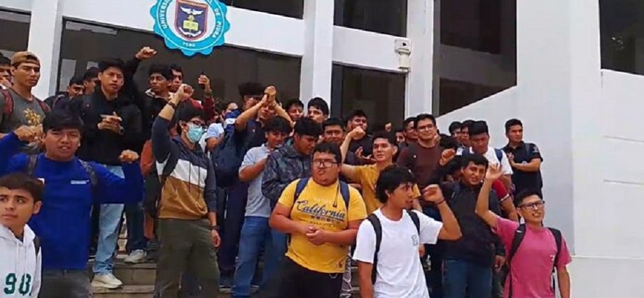 UNP cancela compra de equipos de laboratorio y estudiantes protestan exigiendo la adquisición inmediata