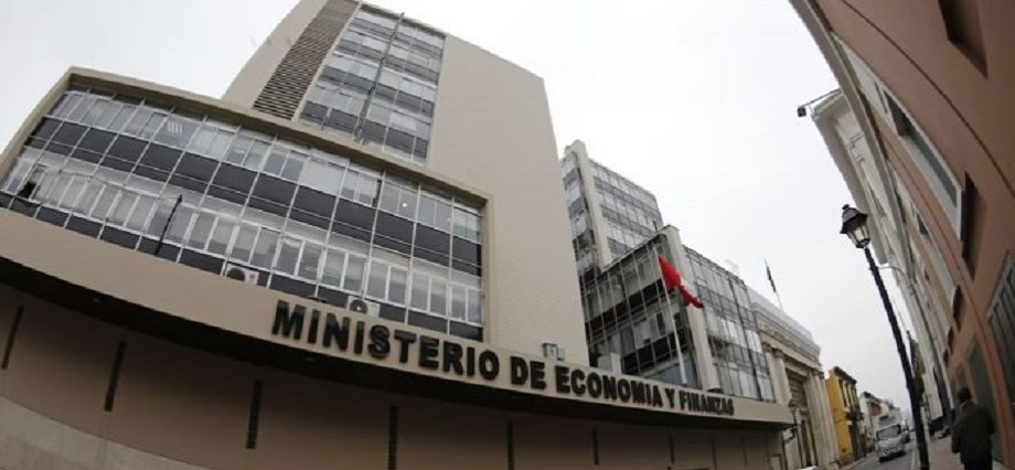 Nuevo reglamento de contrataciones públicas introduce incentivos y reformas.