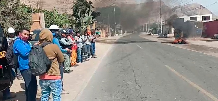 Paralizan obra por falta de pagos en Tomaca