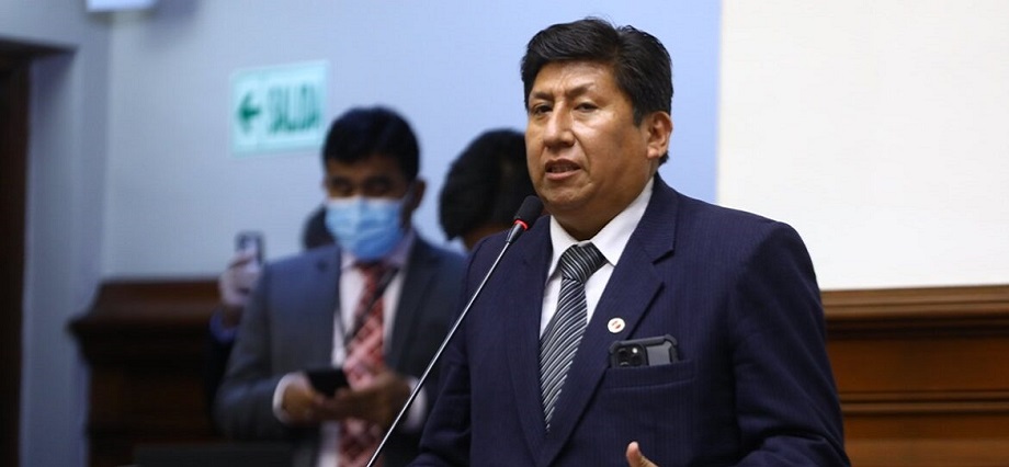 Cerrón responde a críticas sobre alimentación en el Congreso: “Pagamos lo que consumimos”