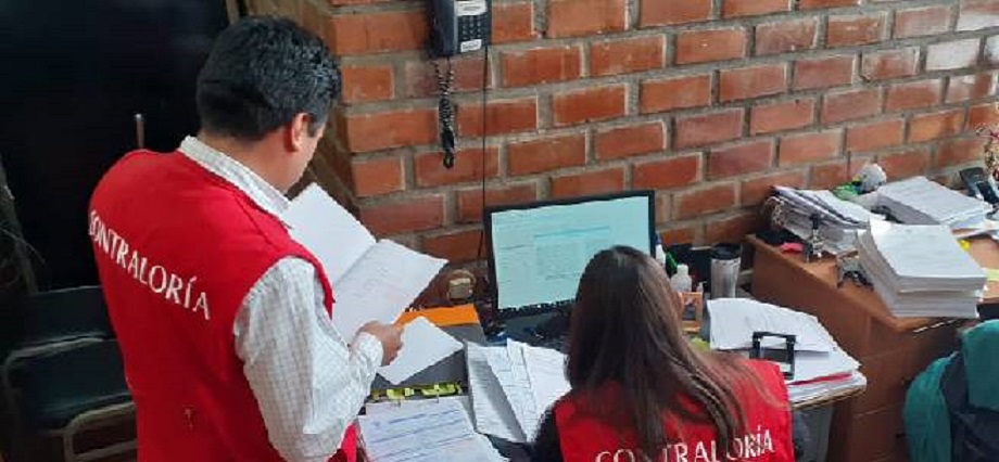 Contraloría detecta que municipalidades contrataron con proveedores inhabilitados e impedidos de trabajar con el Estado