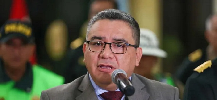 Contraloría: tres informes desmienten a Santiváñez sobre compra de fusiles