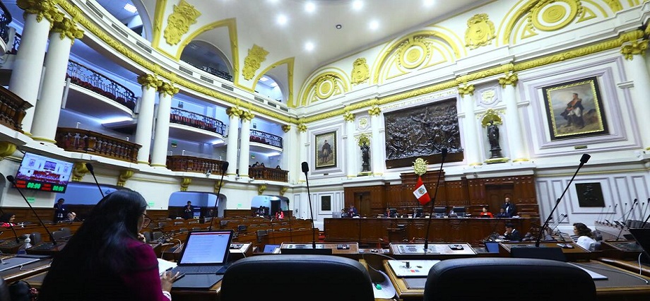 Desde el 22 de abril, familiares de congresistas podrán contratar con el Estado bajo modificación de ley