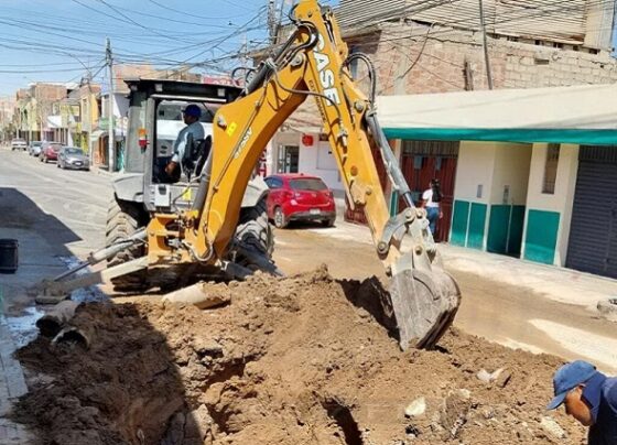 Rotura de tubería evidencia irregularidades en obra de alcantarillado