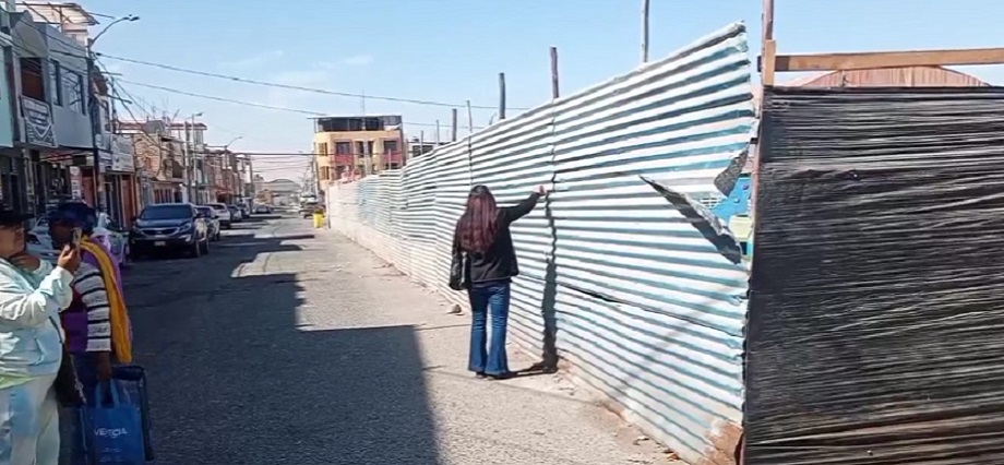 Denuncian abandono de obra en plaza Héroes de Alto de la Alianza