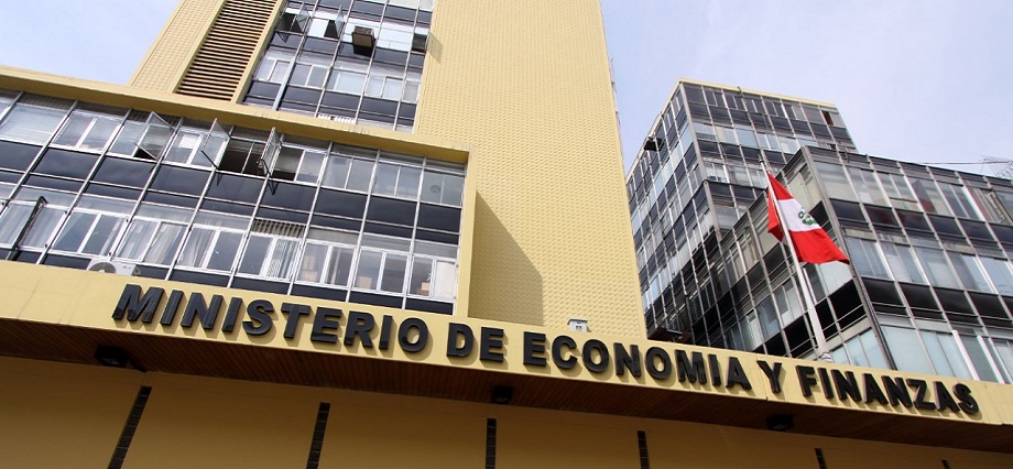 MEF flexibiliza uso de factores de evaluación en contrataciones públicas tras advertencia de error técnico en bases estándar