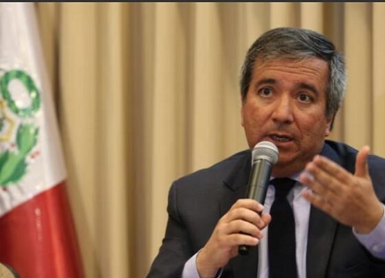 Ministro de Economía interpone denuncia penal contra el presidente del proyecto Olmos